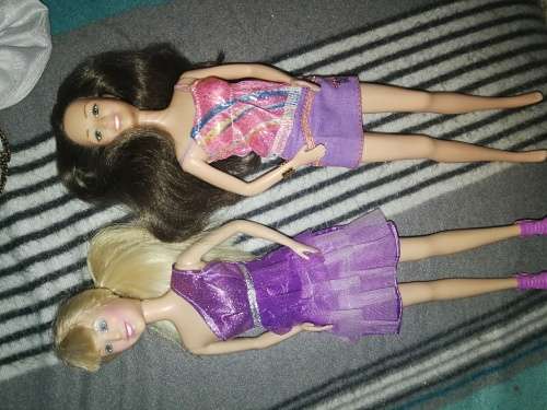 2 X Hannah Montana dolls - STARTING AT A LOW R1
