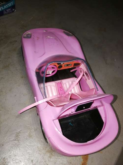Car for Barbie dolls - starting at a low low R1!!!