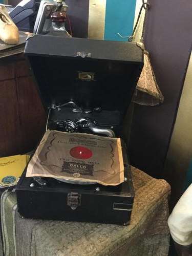 STUNNING 1930'S 'HIS MASTERS VOICE' GRAMAPHONE