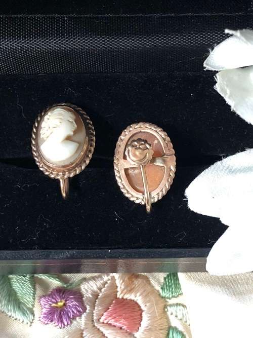 VINTAGE 9CT GOLD & CAMEO EARRINGS