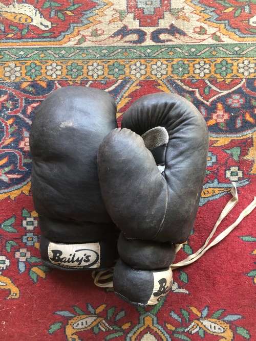 VINTAGE BOXING GLOVES - BAILY'S