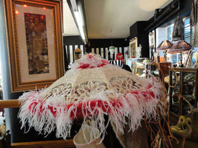 BEAUTIFUL LACE  PARASOL WITH FEATHER TRIM