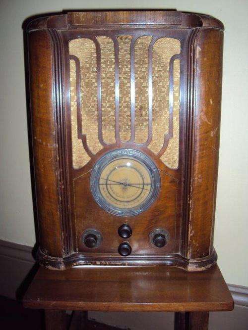 PILOT RADIO  MODEL X63B 1935