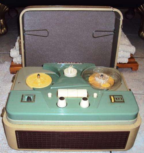 VINTAGE REEL TO REEL TAPE RECORDER