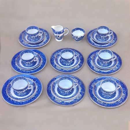 WILLOW PATTERN ESPRESSO COFFEE SERVICE. 8 persons. 26 pieces. Washington, England.