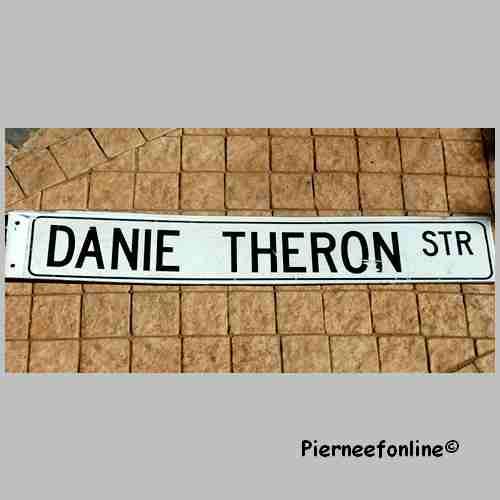 Straatnaambord Ou Suid - Afrika. DANIE THERON STRAAT. (Pretoria) (c1980) Africana.