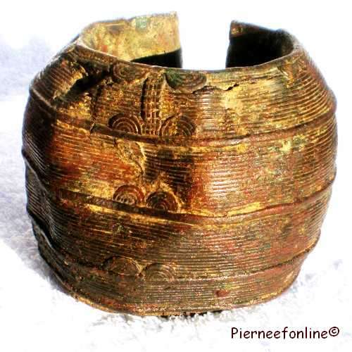Image of currency anklet.