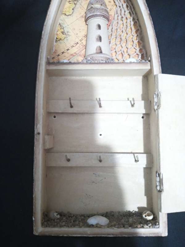 BEAUTIFUL Wooden boat shaped Key holder