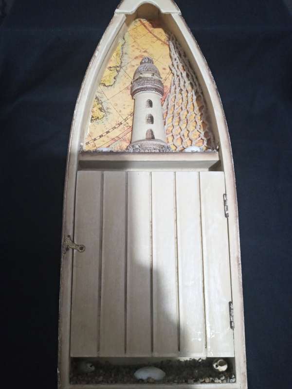 BEAUTIFUL Wooden boat shaped Key holder