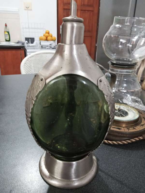 VINTAGE pinched glass wine decanter made in Japan how dry