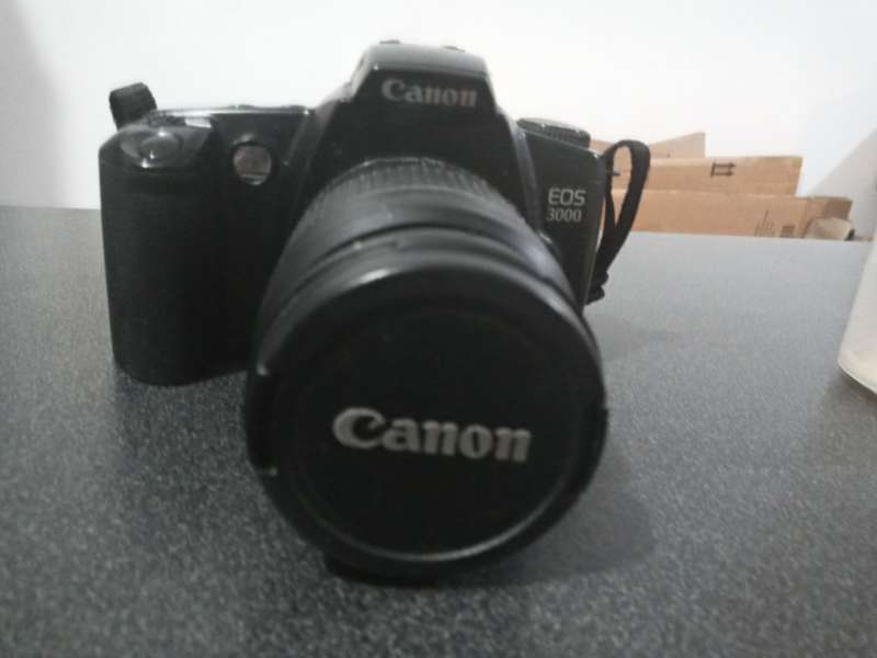 AMAZING CANON EOS 3000d BLACK CAMERA[SOLD AS IS]