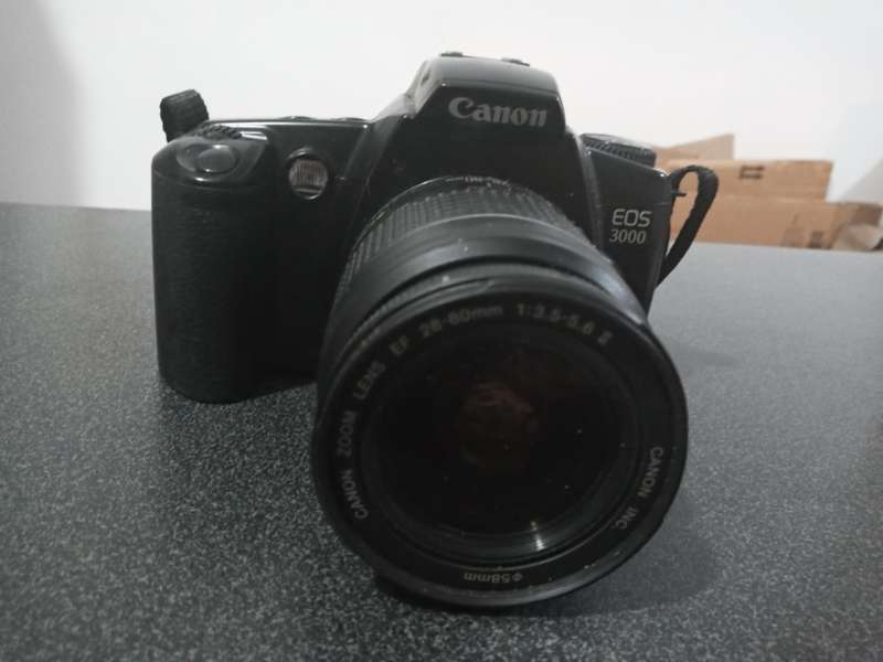 AMAZING CANON EOS 3000d BLACK CAMERA[SOLD AS IS]
