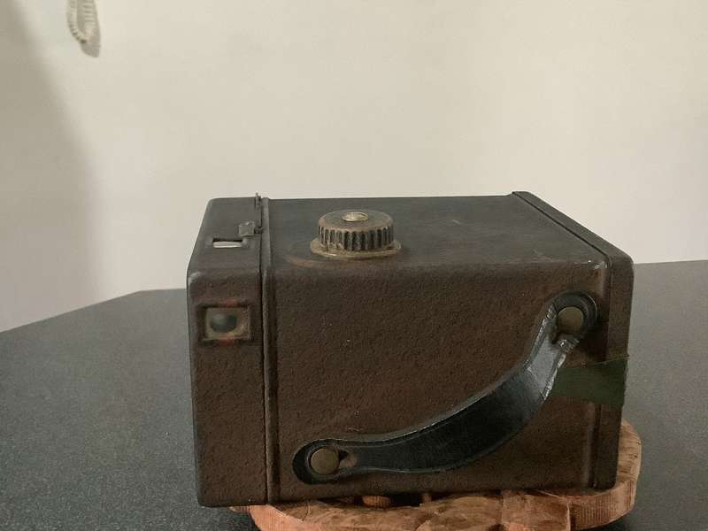 Ensign E20 box camera to take 120mm roll film, manufactured in England, circa 1927