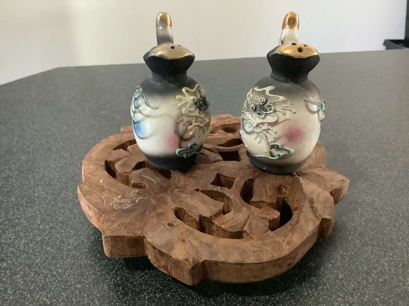SET Vintage Moriage Gilt Dragonware Dragons Japan Salt & Pepper Shakers