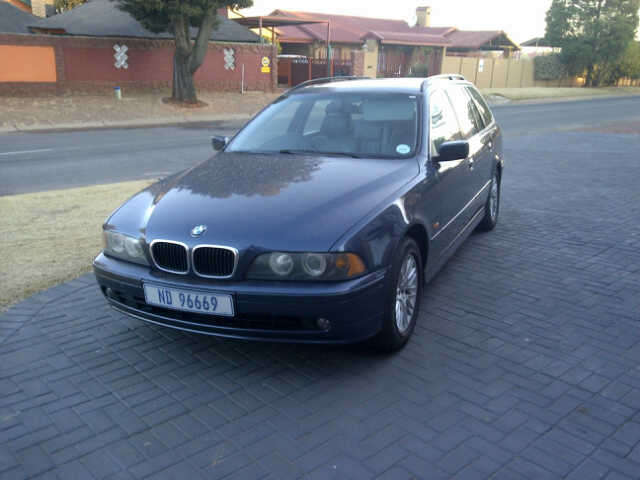 2002 BMW 525i TOURING AUTOMATIC LOWW KM'S NO RESERVE!