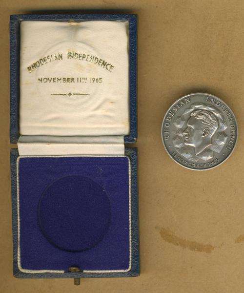 (A1310) RHODESIAN INDEPENDENCE MEDALLION 1965 - 925 Silver - RARE!!