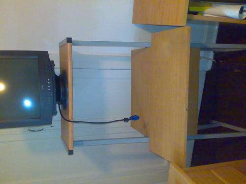 Computer stand and working 15" Dell monitor