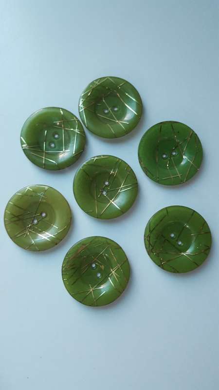 7 x Plastic Buttons