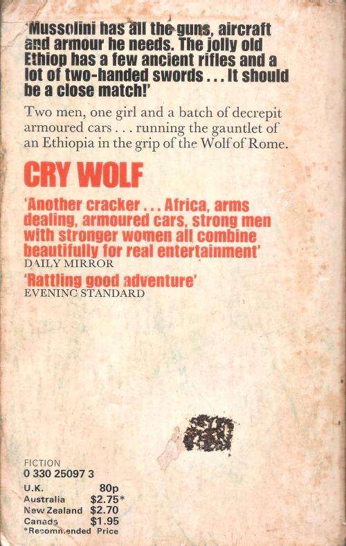 Wilbur Smith - Cry Wolf [Paperback]