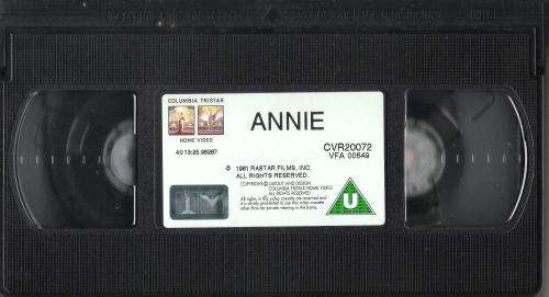 Annie (1982) [VHS]