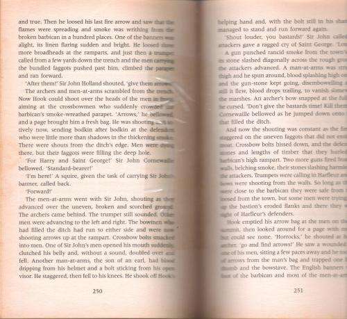 Bernard Cornwell - Azincourt (453 pages) [Paperback]
