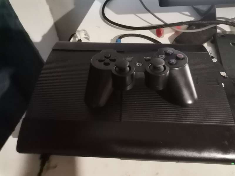 PS3 SUPERSLIM 500GB ALL CABLES 44 GAMES ON HARDRIVE - NOTE DISK DRIVE DONT  WORK