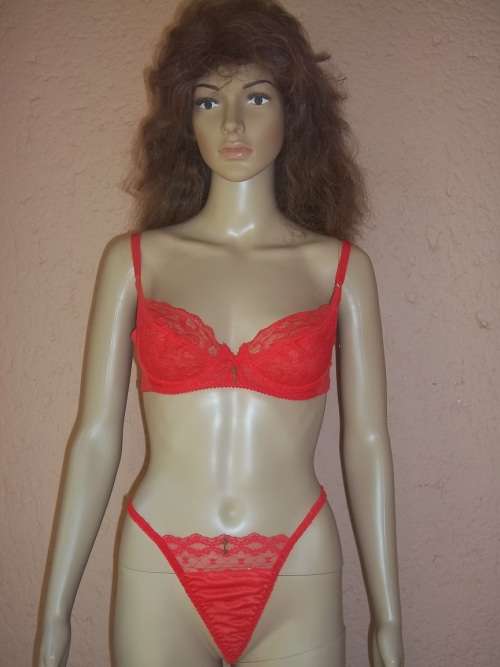 *** SALE *** ESCORA RED LACE BRA SET - MADE IN WEST GERMANY - SIZE - 76 C / TANGO - SMALL