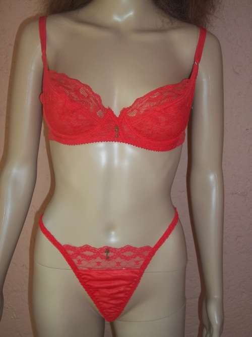 *** SALE *** ESCORA RED LACE BRA SET - MADE IN WEST GERMANY - SIZE - 76 C / TANGO - SMALL