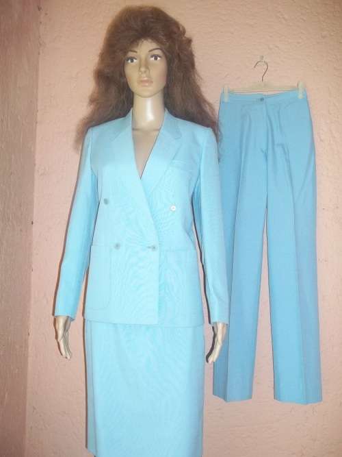 MISS CASSIDY VINTAGE - 3 PIECE LINEN SUIT COMPRISING JACKET, SKIRT AND PANTS - Size 32