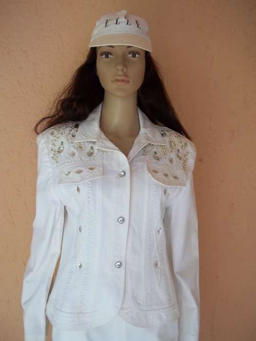 STUNNING WHITE SAFFRON SUIT WITH RHINESTONES -  SIZE 34