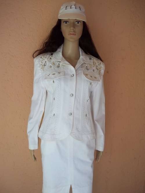 STUNNING WHITE SAFFRON SUIT WITH RHINESTONES -  SIZE 34