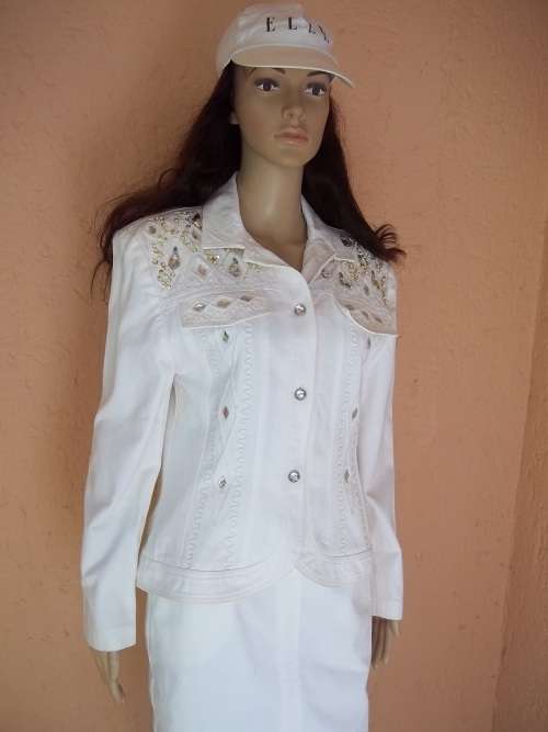 STUNNING WHITE SAFFRON SUIT WITH RHINESTONES -  SIZE 34