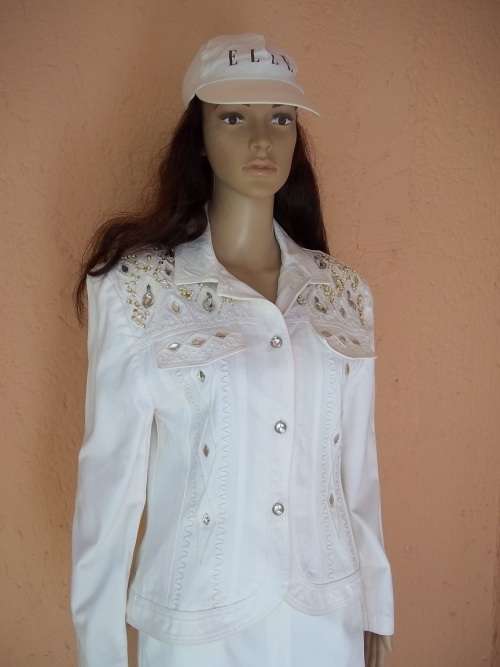 STUNNING WHITE SAFFRON SUIT WITH RHINESTONES -  SIZE 34