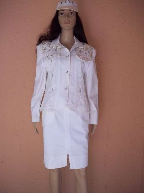 STUNNING WHITE SAFFRON SUIT WITH RHINESTONES -  SIZE 34