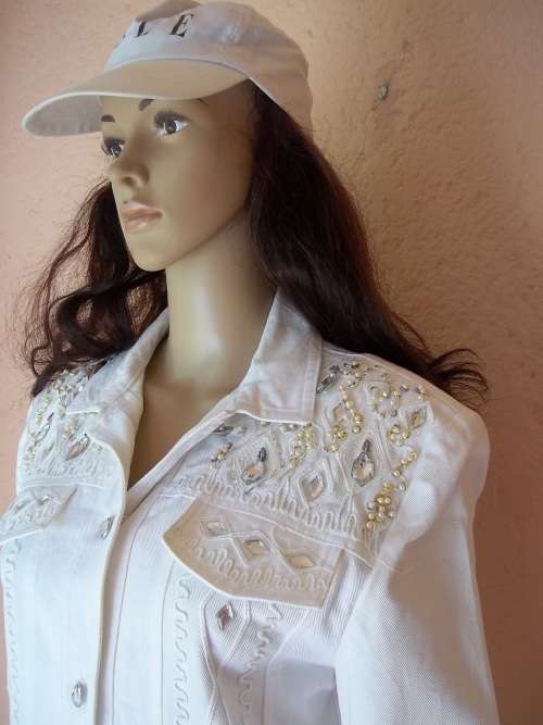 STUNNING WHITE SAFFRON SUIT WITH RHINESTONES -  SIZE 34