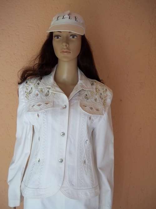 STUNNING WHITE SAFFRON SUIT WITH RHINESTONES -  SIZE 34
