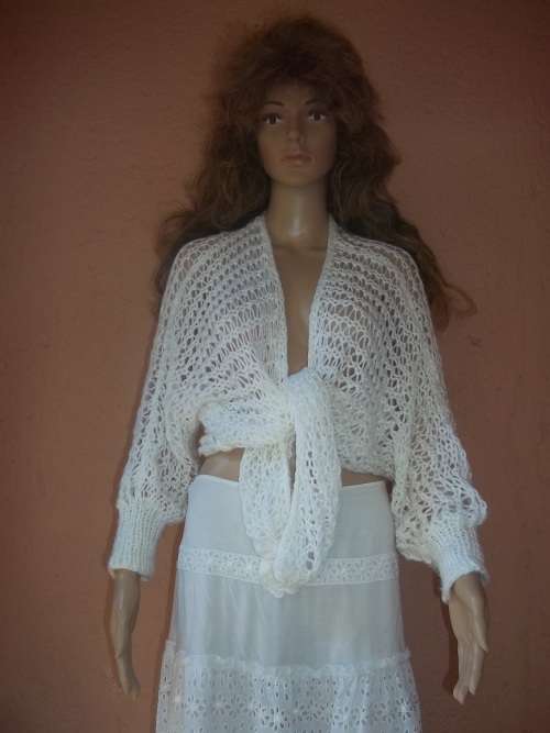 ***SUMMER SALE*** WHITE VERSATILE HAND KNITTED SHRUG - Size 34