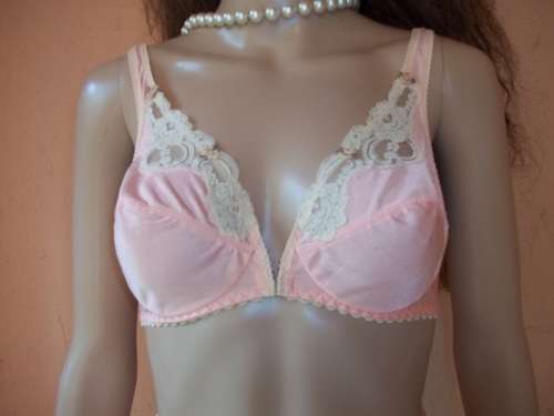***SPRING SALE*** VINTAGE LINGERIE - PEACH BRA SET - BRA SIZE - 34 C / PANTIES - SMALL