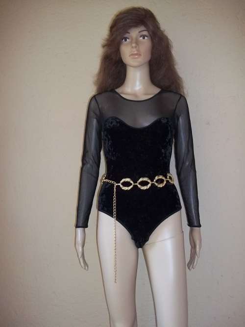 ***SUMMER SALE*** GOLD DISC / CHAIN VINTAGE BELT - SIZE - MEDIUM