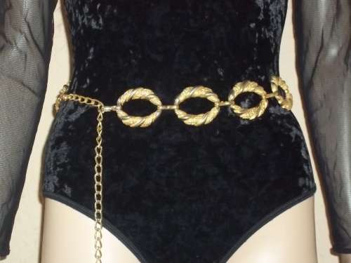 ***SUMMER SALE*** GOLD DISC / CHAIN VINTAGE BELT - SIZE - MEDIUM
