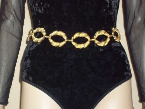 ***SUMMER SALE*** GOLD DISC / CHAIN VINTAGE BELT - SIZE - MEDIUM