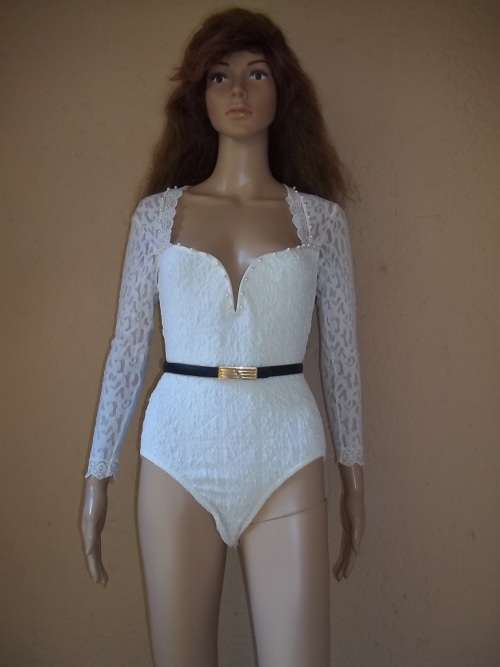 ***SUMMER SALE*** NARROW BLACK LEATHER VINTAGE BELT - SIZE SMALL