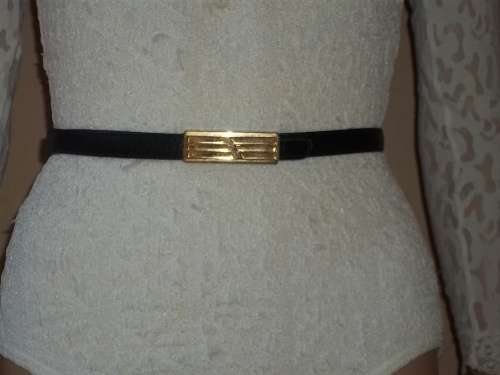***SUMMER SALE*** NARROW BLACK LEATHER VINTAGE BELT - SIZE SMALL