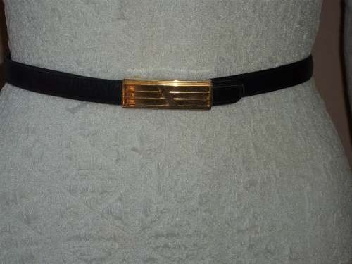***SUMMER SALE*** NARROW BLACK LEATHER VINTAGE BELT - SIZE SMALL