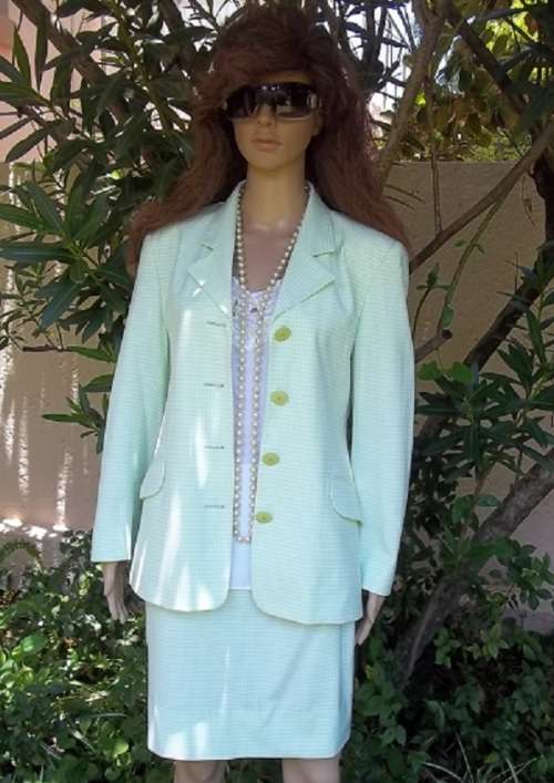 STUNNING GREEN GINGHAM SUIT FROM QUEENSPARK   - SIZE 34 / 36