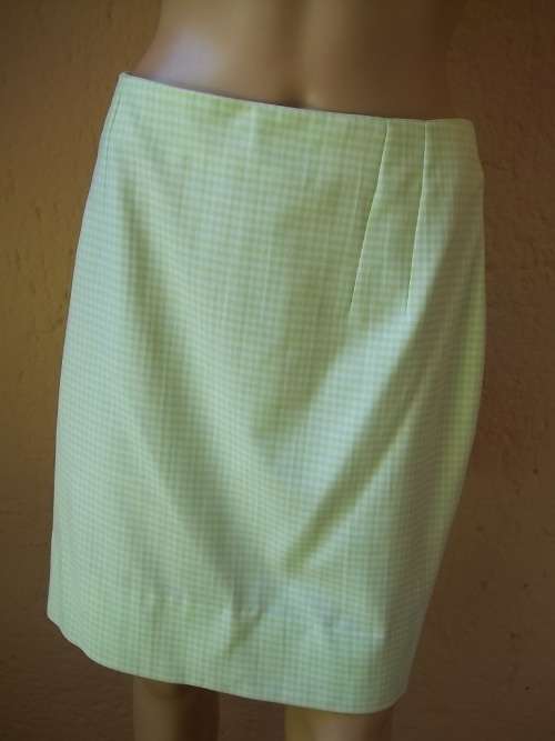 STUNNING GREEN GINGHAM SUIT FROM QUEENSPARK   - SIZE 34 / 36