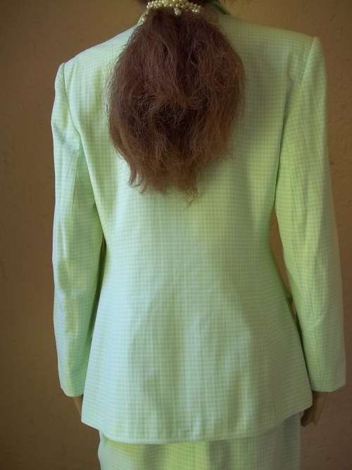STUNNING GREEN GINGHAM SUIT FROM QUEENSPARK   - SIZE 34 / 36