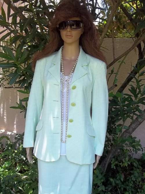 STUNNING GREEN GINGHAM SUIT FROM QUEENSPARK   - SIZE 34 / 36