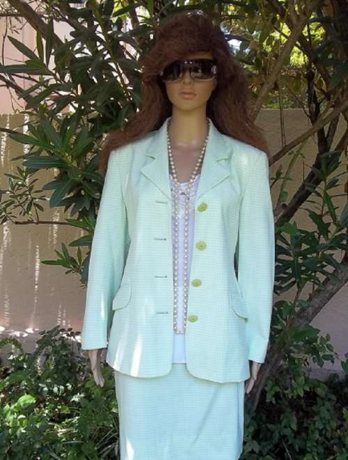 STUNNING GREEN GINGHAM SUIT FROM QUEENSPARK   - SIZE 34 / 36