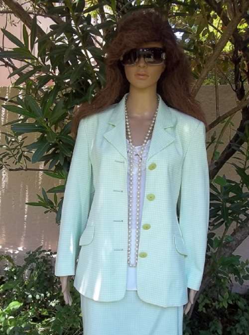 STUNNING GREEN GINGHAM SUIT FROM QUEENSPARK   - SIZE 34 / 36